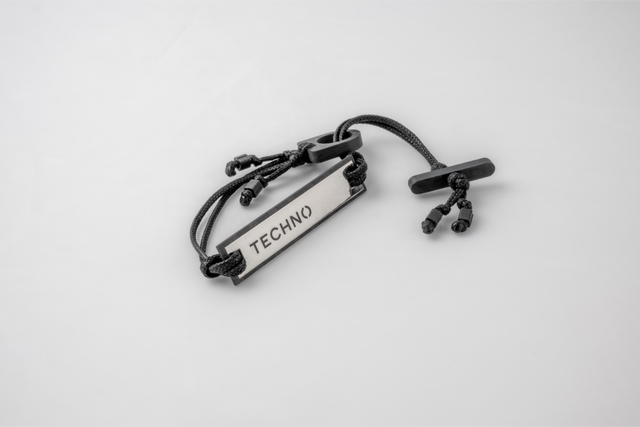 Strugadesign Bracelet one display "Techno".