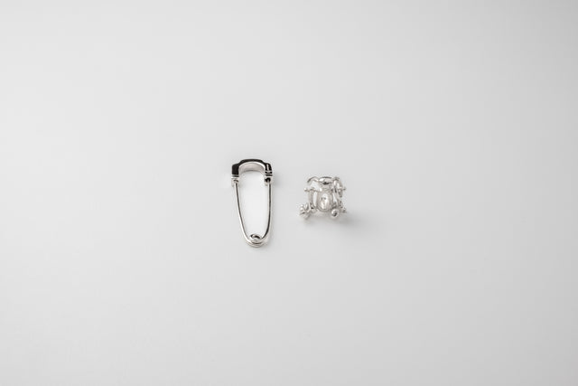 Strugadesign Earring Pin + BearRabit.