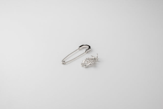 Strugadesign Earring Pin + BearRabit.