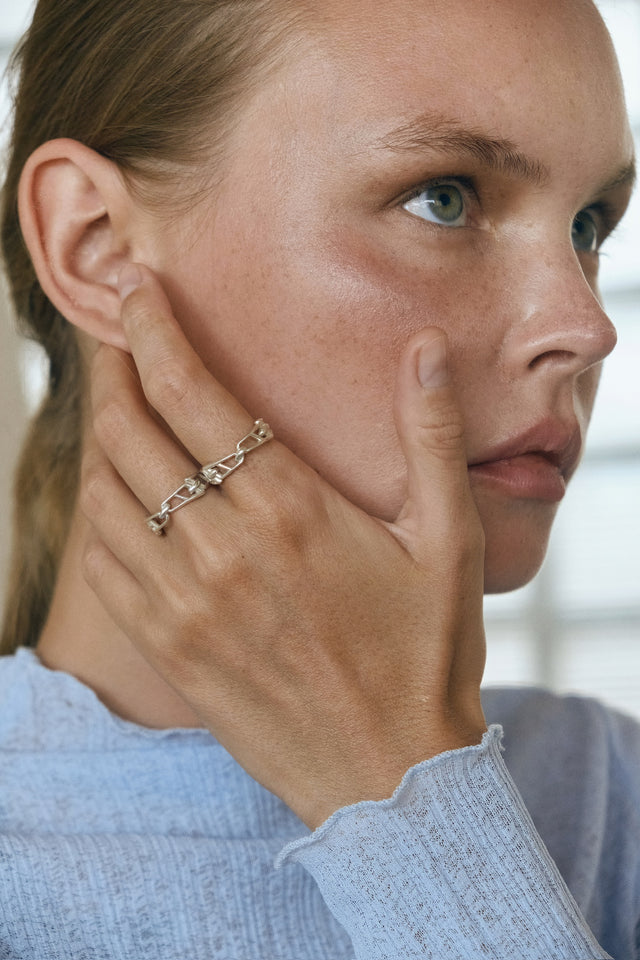 Ring Signature links Female