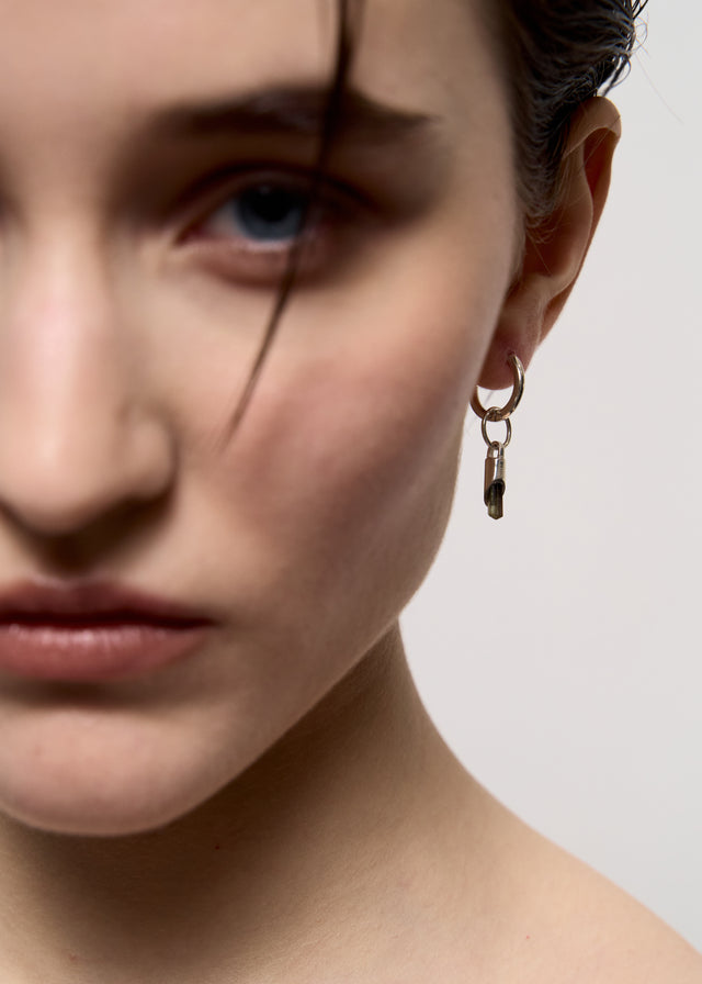 Mono Earring Classic + (S) size cylinder frame with green tourmaline #16