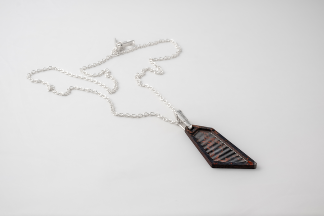 Strugadesign Necklace Asymmetric bloody.