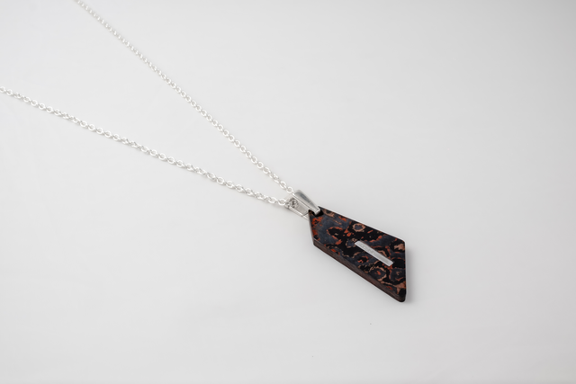 Strugadesign Necklace Asymmetric bloody.