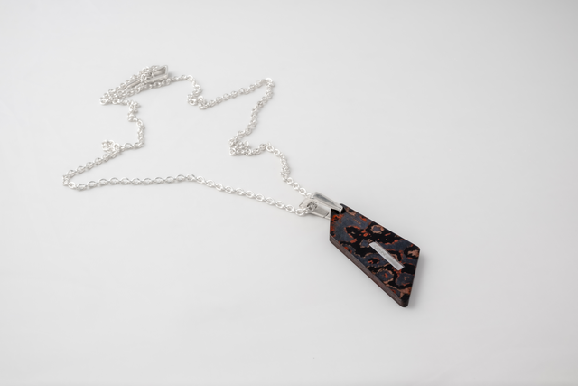 Strugadesign Necklace Asymmetric bloody.