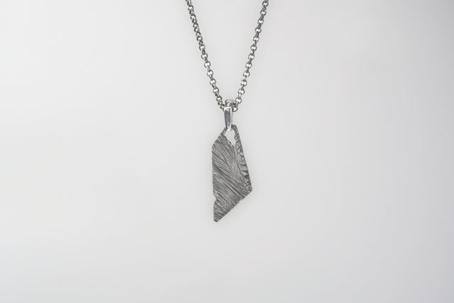 Strugadesign Necklace Asymmetric destroyed.