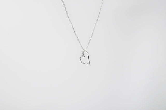 Strugadesign Necklace wire heart.