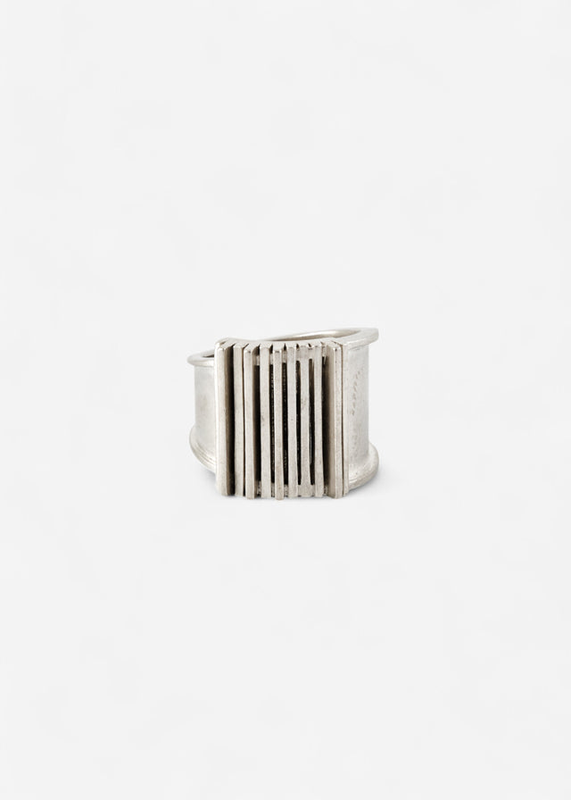 Massive 925 silver Brutalism V.1 ring head-on, ribbed bars raised above a wide band, pale ground — STRUGA