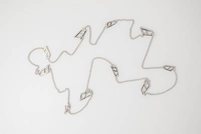 Long Chain with Signature Asymmetric Links | STRUGA